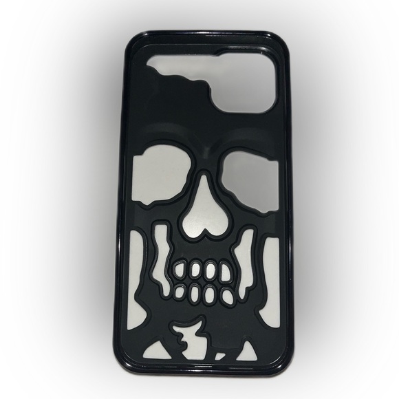 iPhone 13 Skull Case - Picture 2 of 2